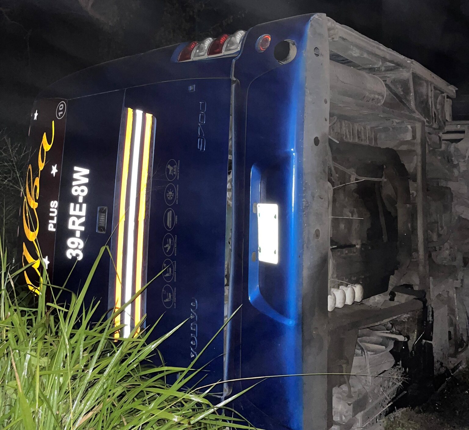 Vuelca autobús turistico en Pánuco