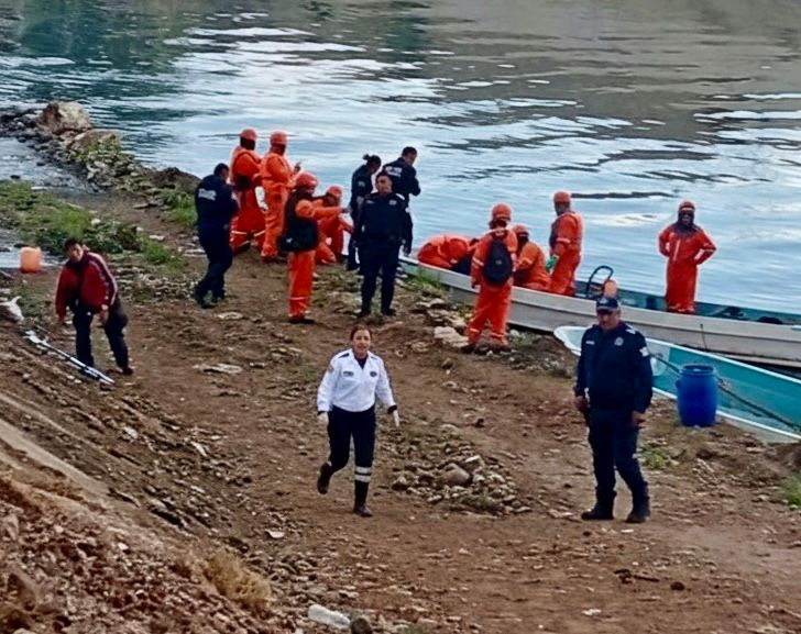Policía Municipal de Tula rescata a mejor que cayó al canal del Río Tula