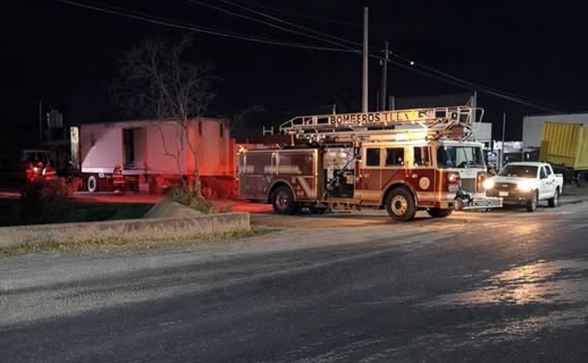 Cierran carretera en Hidalgo por fuga de sustancia peligrosa