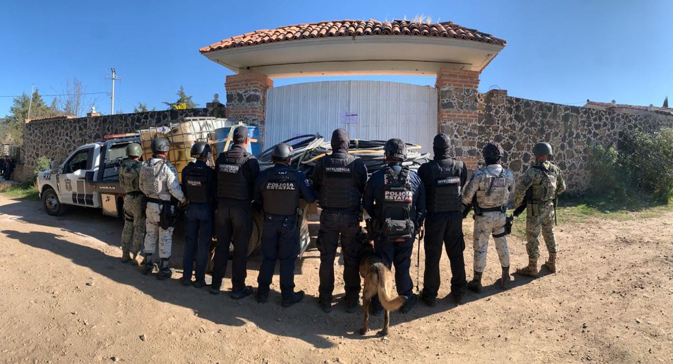 Aseguramiento de hidrocarburo y contenedores durante operativo en Cuautepec.