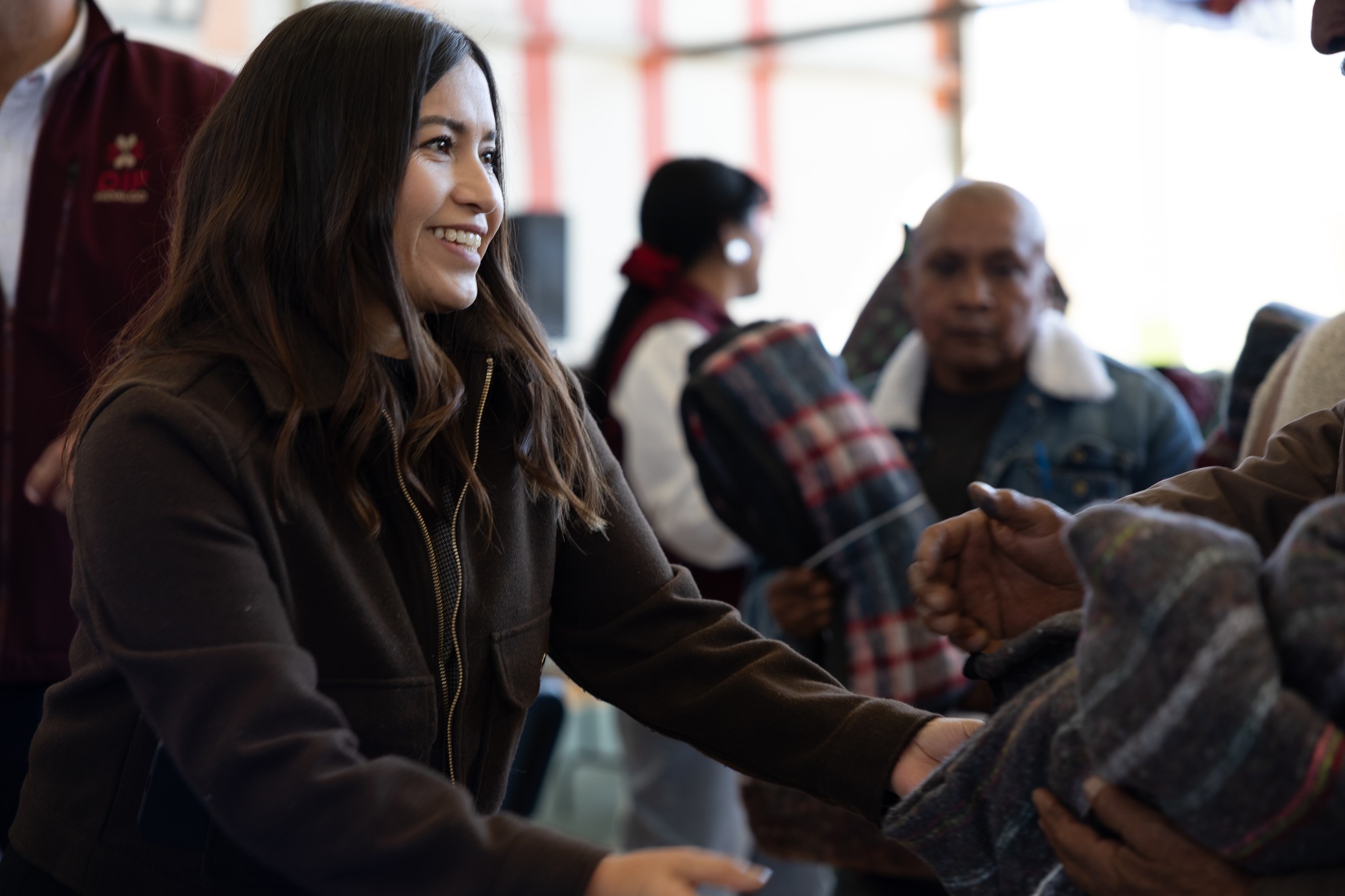 Entregan cobijas en Zimapán