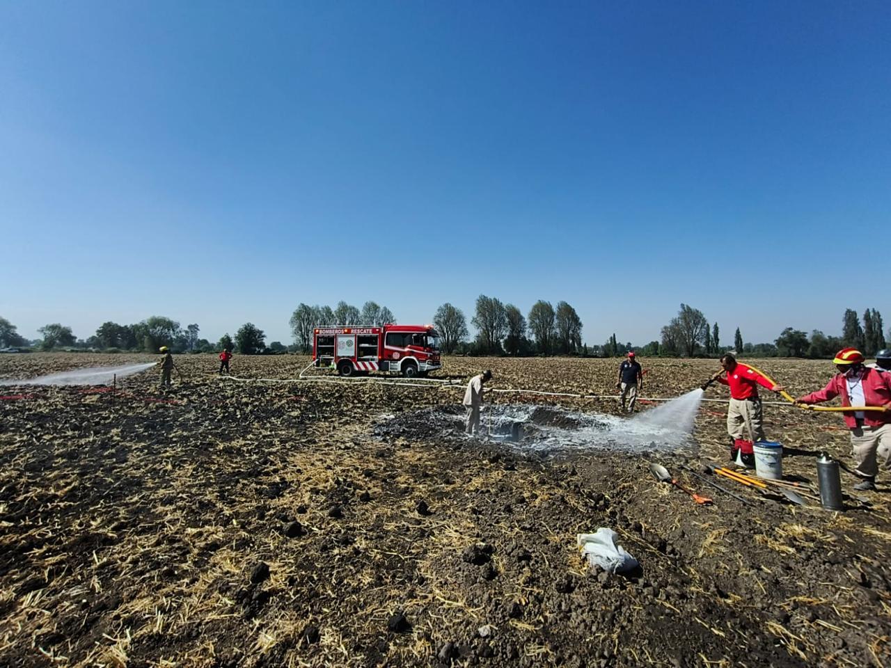 Personal de Pemex atiende fuga de hidrocarburo