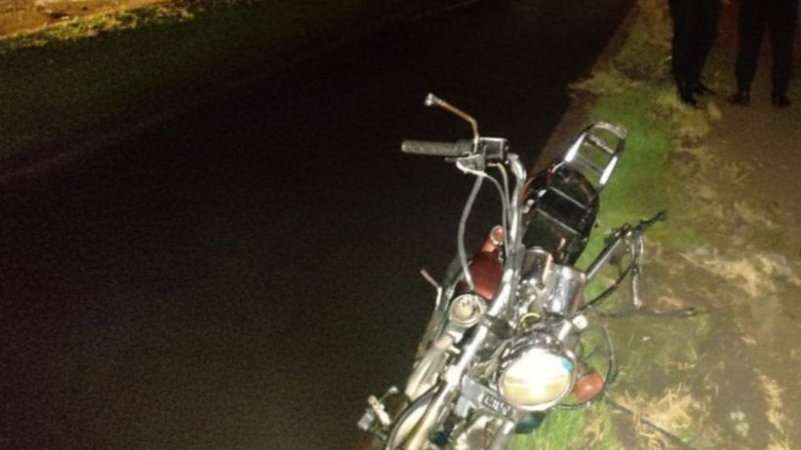 ¡Otro más! Encuentran a motociclista asesinado a balazos en Tula de Allende