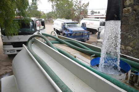 CAASST condiciona servicio de pipas a la presentación de recibo vigente en Santiago Tulantepec