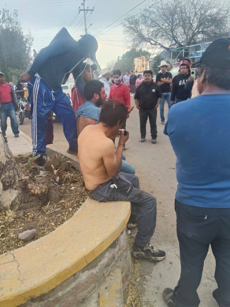 Presuntos ladrones golpeados por vecinos de la colonia Morelos en Mixquiahuala
