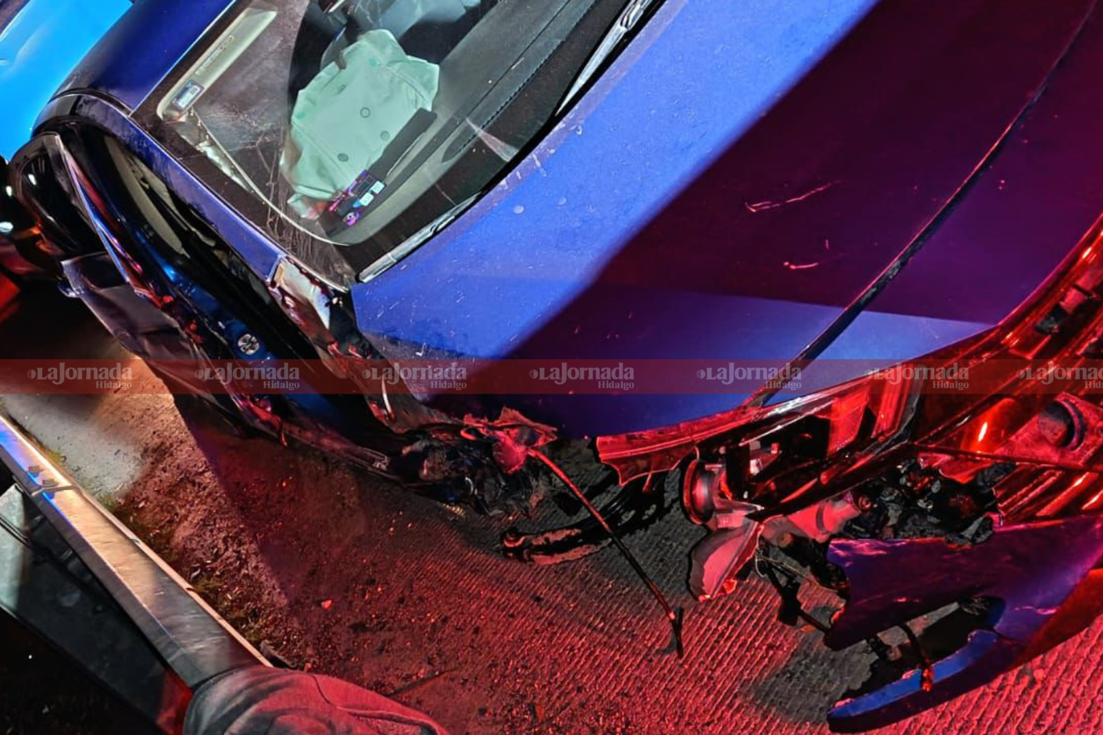 Accidente deja auto abandonado en cruce México-Pachuca y Arco Norte