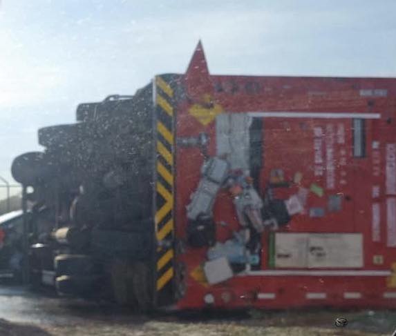 Un percance vial provocó el cierre parcial de un bulevar clave y movilizó a cuerpos de emergencia en Pachuca.