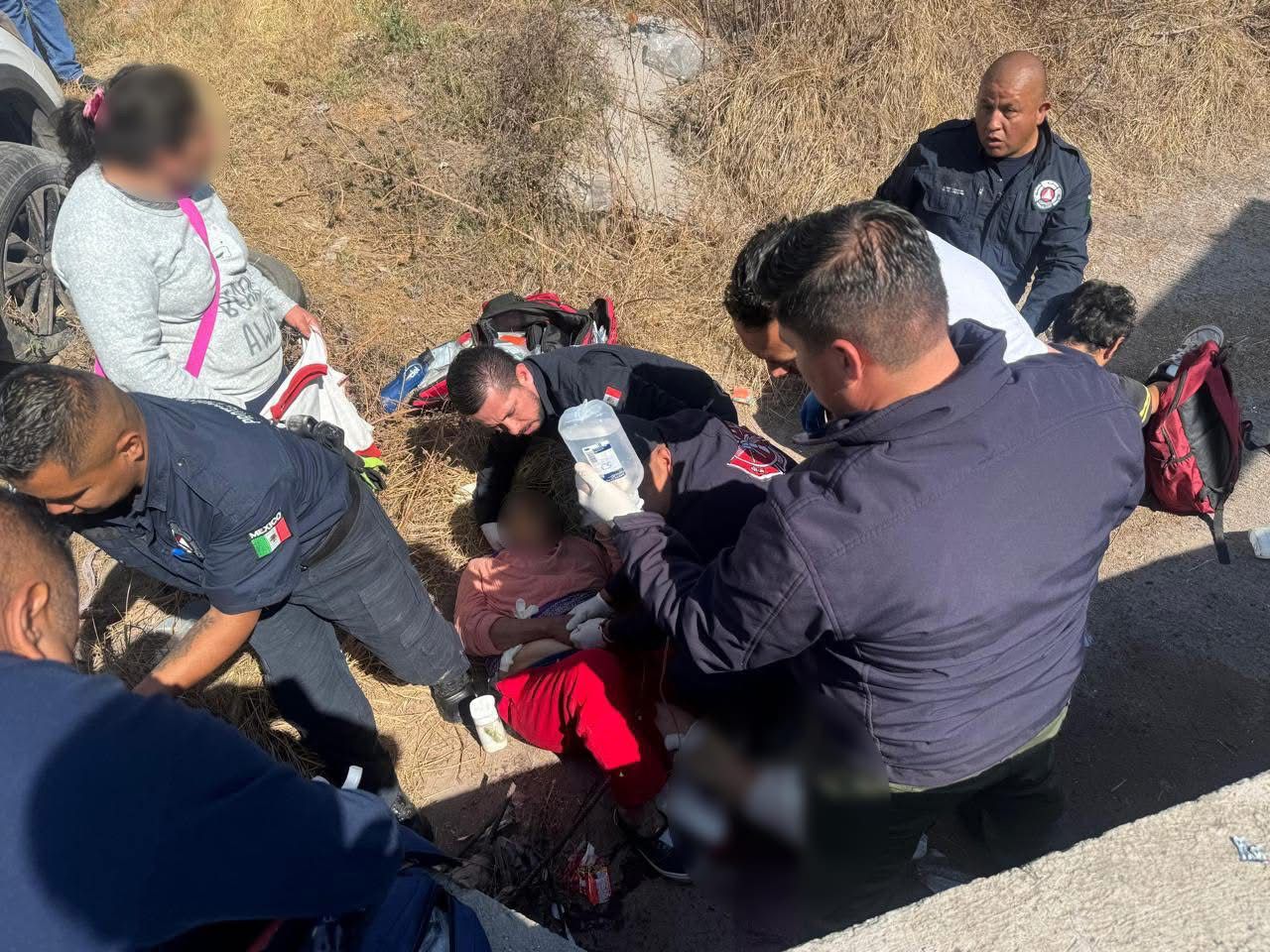 Autoridades atendieron un accidente en Tizayuca que provocó cierres momentáneos y el traslado de varios lesionados a hospitales.