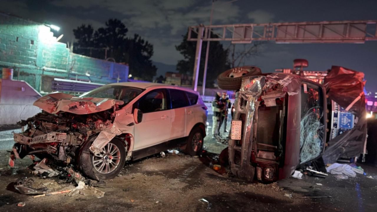 Brutal accidente en la México-Pachuca: dos fallecidos tras chocar camioneta con camión de mudanzas