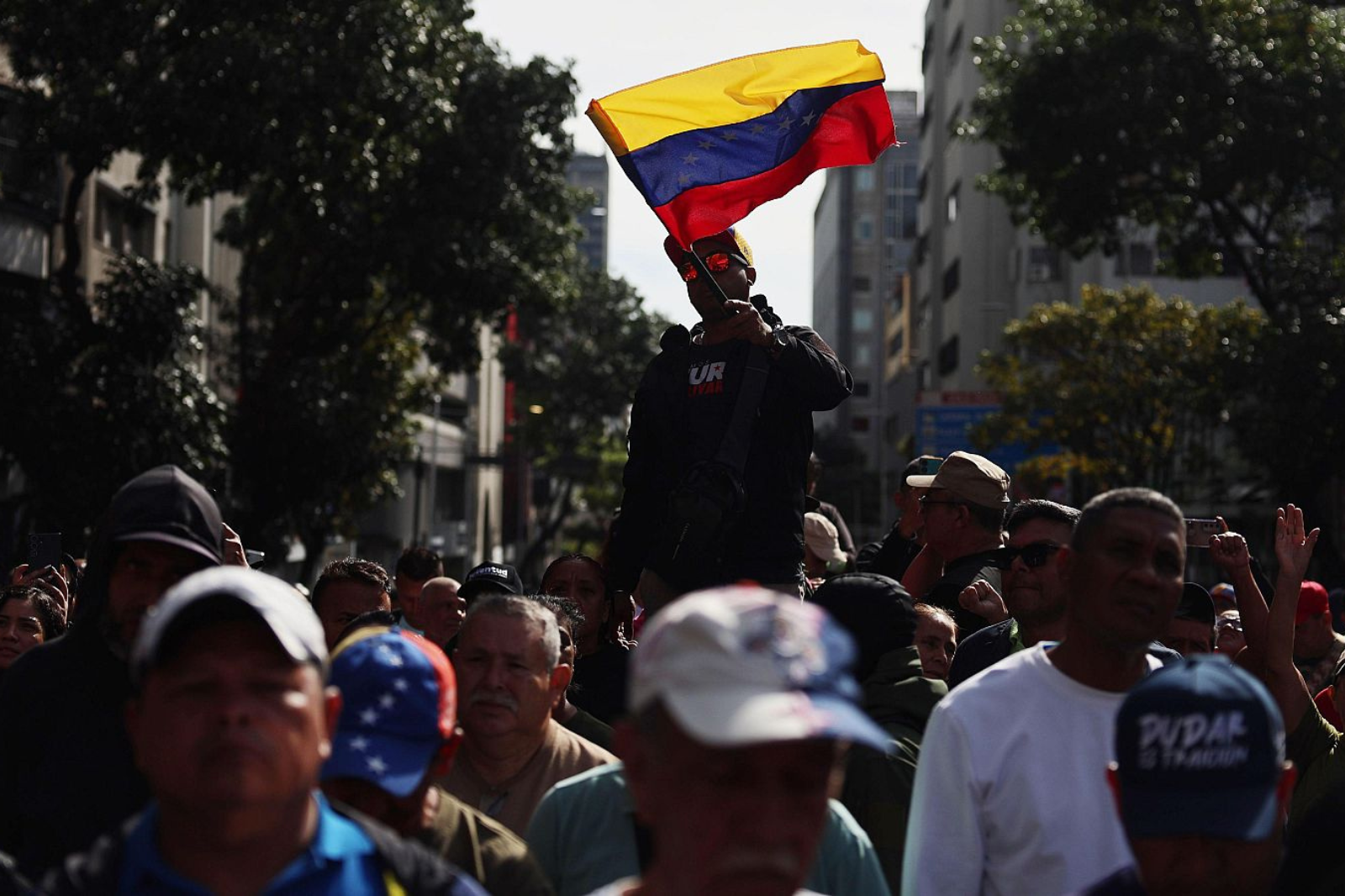 El partido guinda llama al respeto al derecho internacional y rechaza el uso unilateral de la fuerza entre naciones.