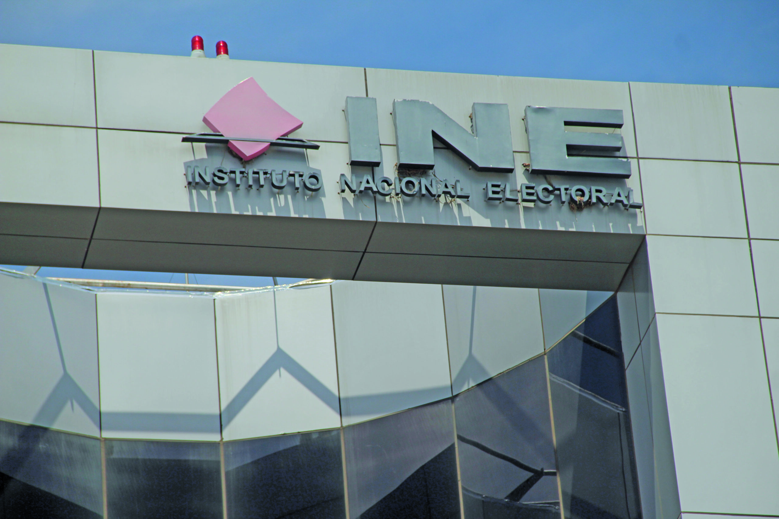 El INE actualizará su registro de sanciones por violencia política contra mujeres. Aquí te explicamos qué cambia.