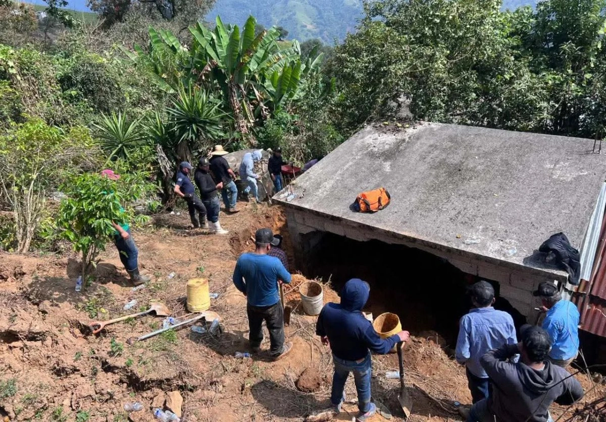 Personas afectadas por lluvias en Hidalgo.