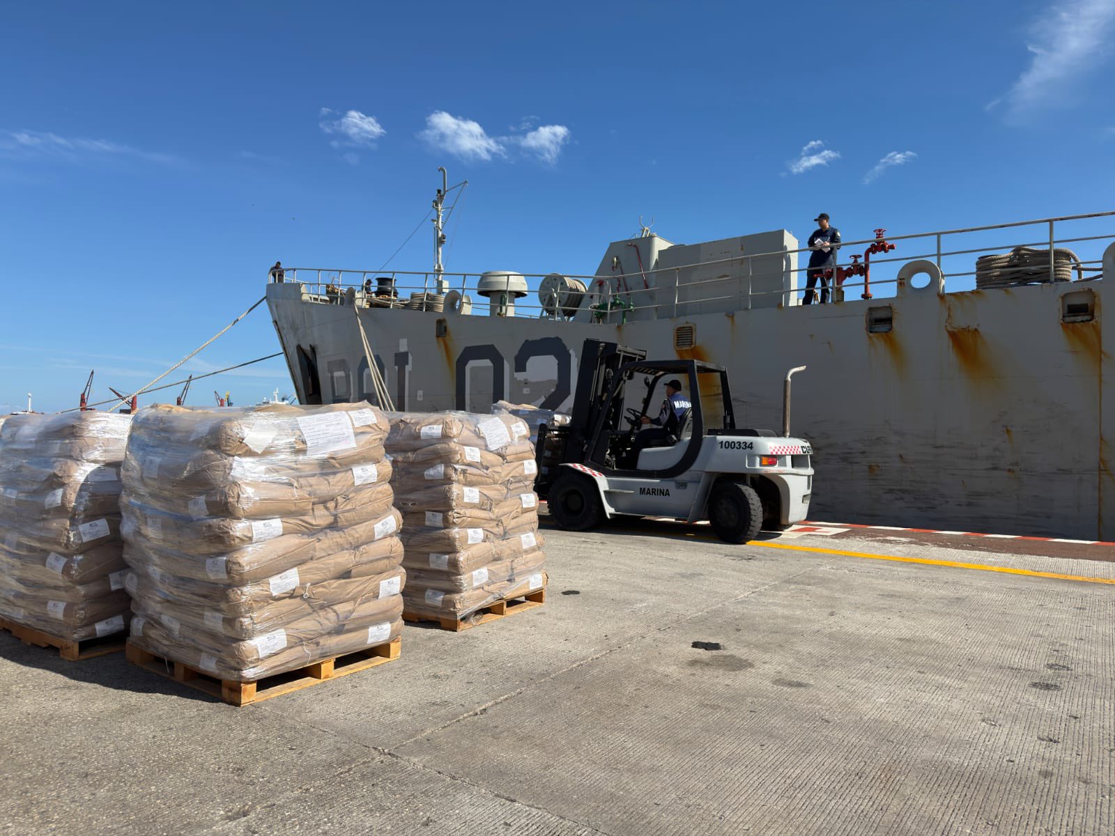 Buques de la Marina mexicana cargados con ayuda humanitaria