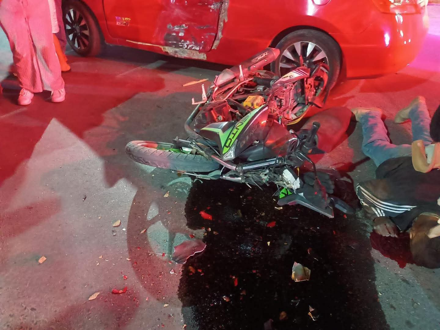 Motocilista lesionado por choque en Ixmiquilpan