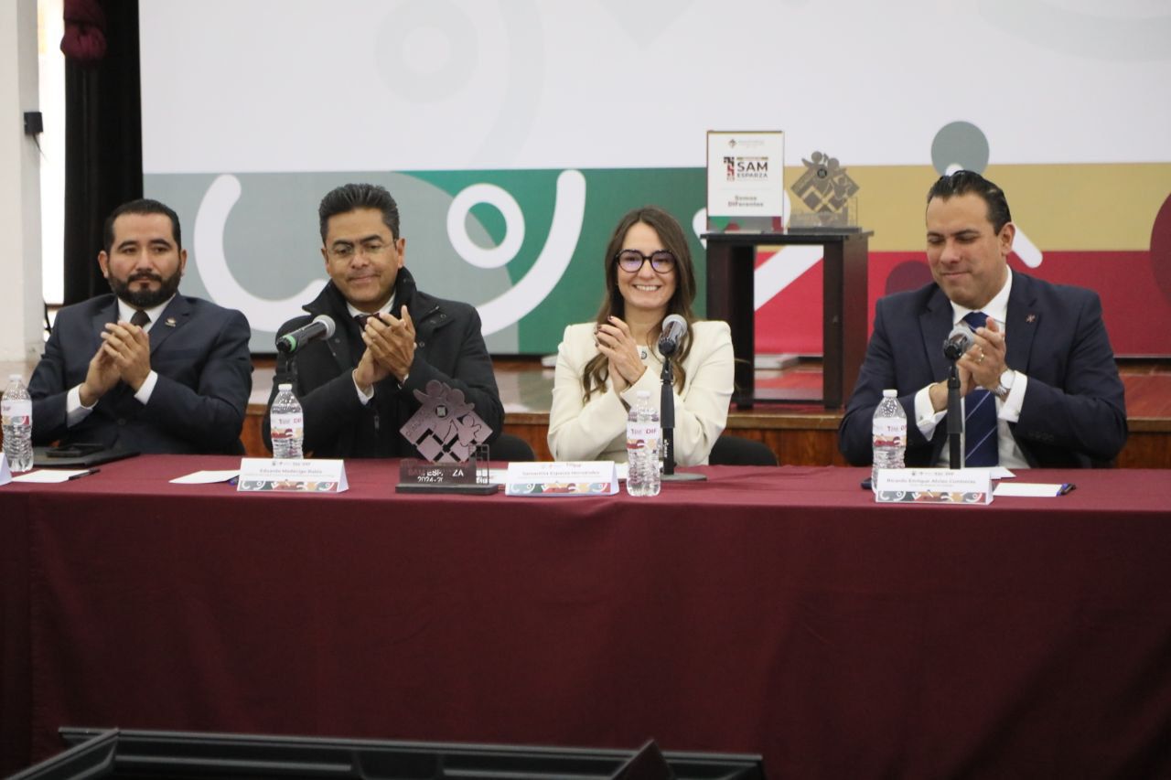 Samantha Esparza rinde primer informe al frente del DIF Mineral de la Reforma