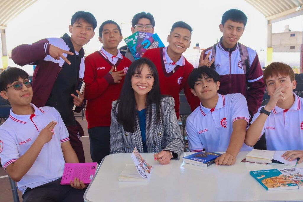 Tizayuca recibe colección “25 para el 25” del Fondo de Cultura Económica