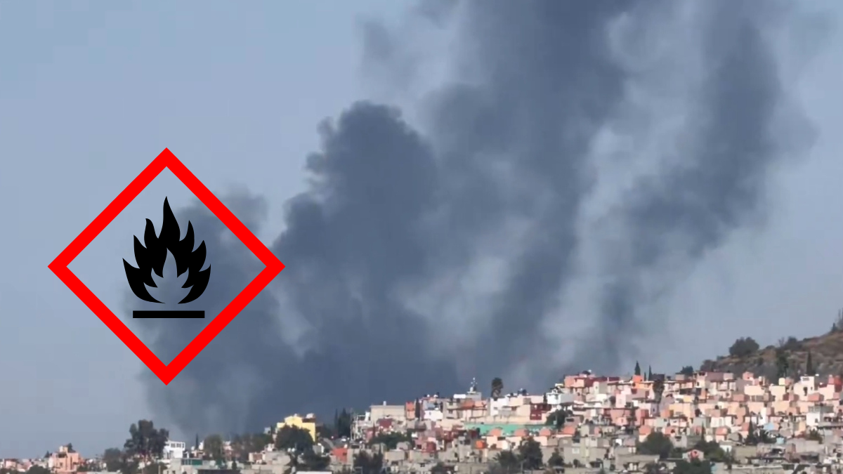 Bomberos trabajan para sofocar fuerte incendio en Tultitlán, en la zona del puente de Francisco y Madero.