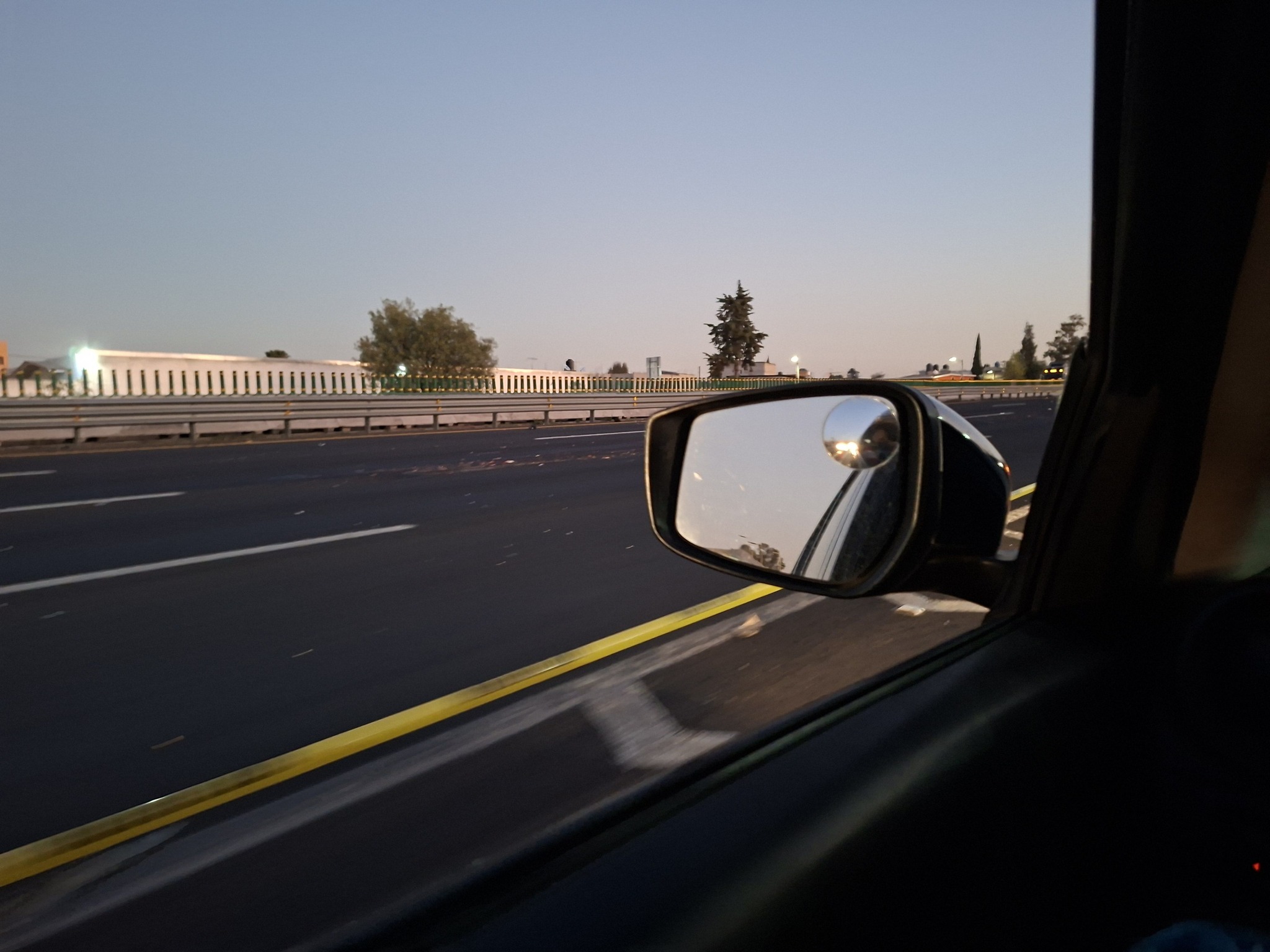 Madrugada complicada rumbo a Pachuca: un hecho vial obligó a reducir carriles y movilizó a cuerpos de emergencia