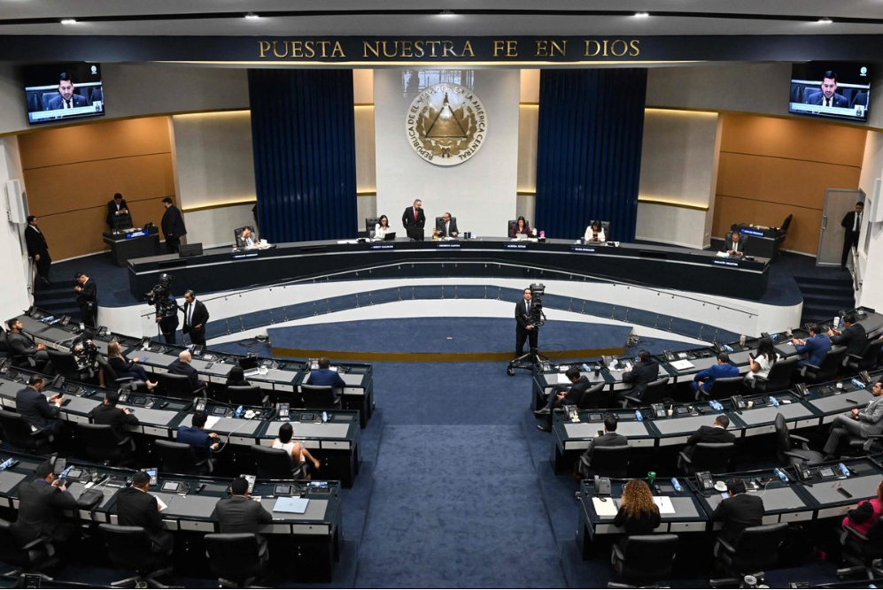 El Salvador aprueba prisión perpetua para menores criminales