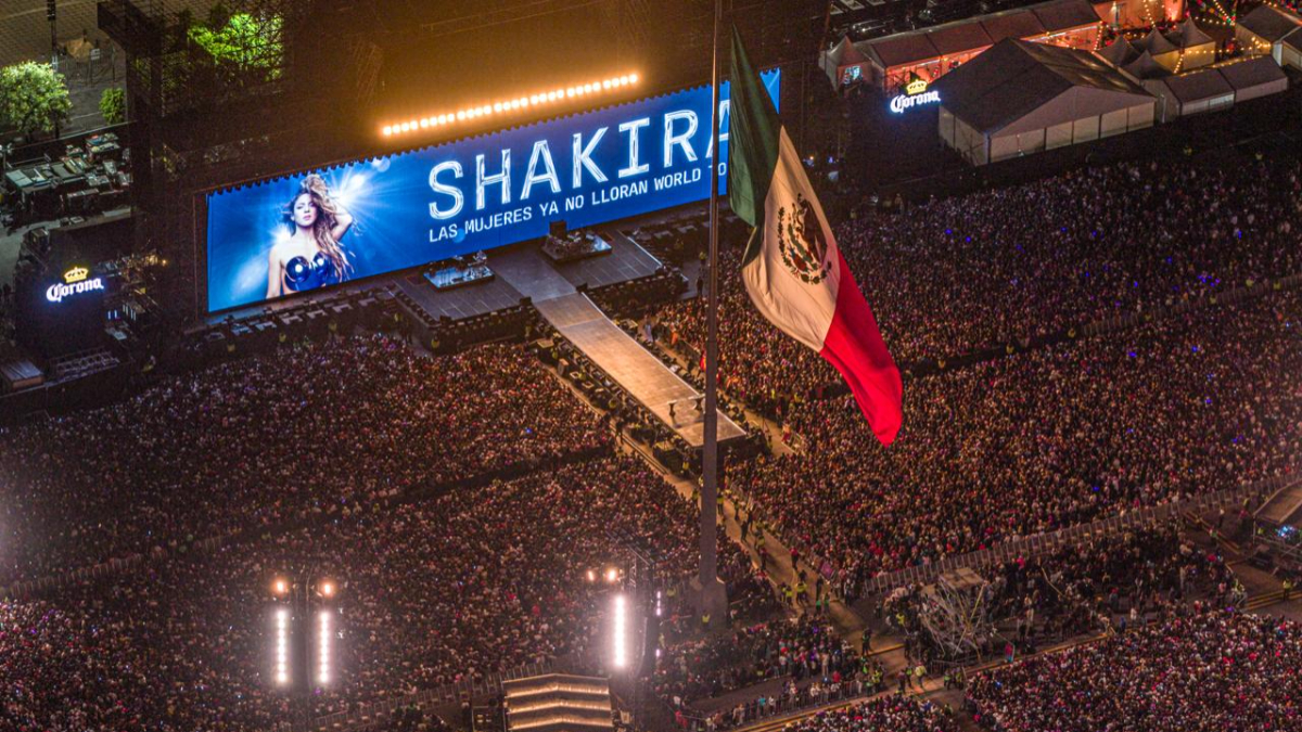 Shakira en el Zócalo reunió a 400 mil personas. Sheinbaum celebró el concierto que abarrotó el corazón de la CDMX.