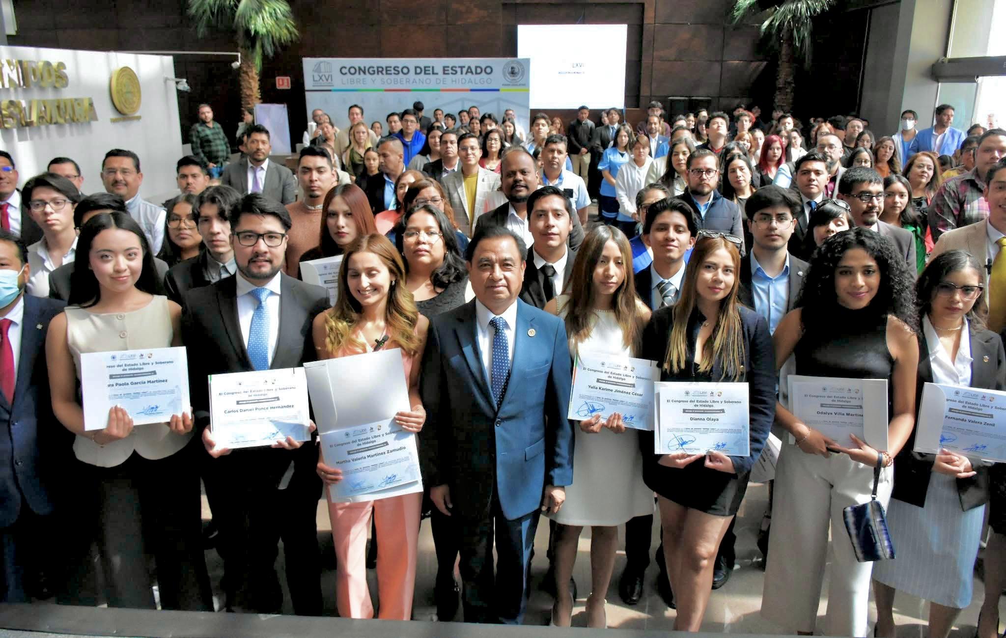 Toma de protesta del movimiento juvenil Reflejo Líder en el Congreso
