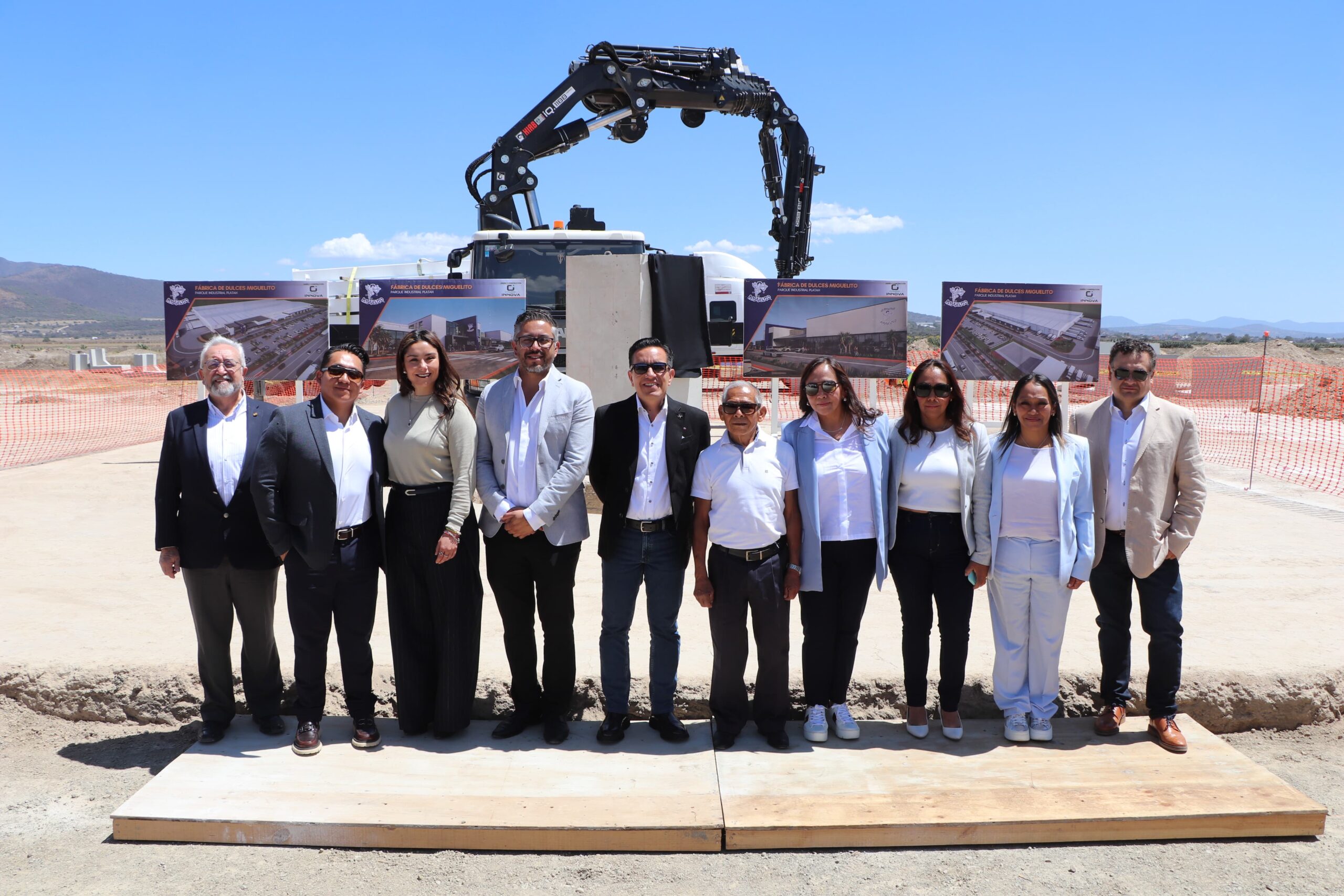 Empresarios y autoridades