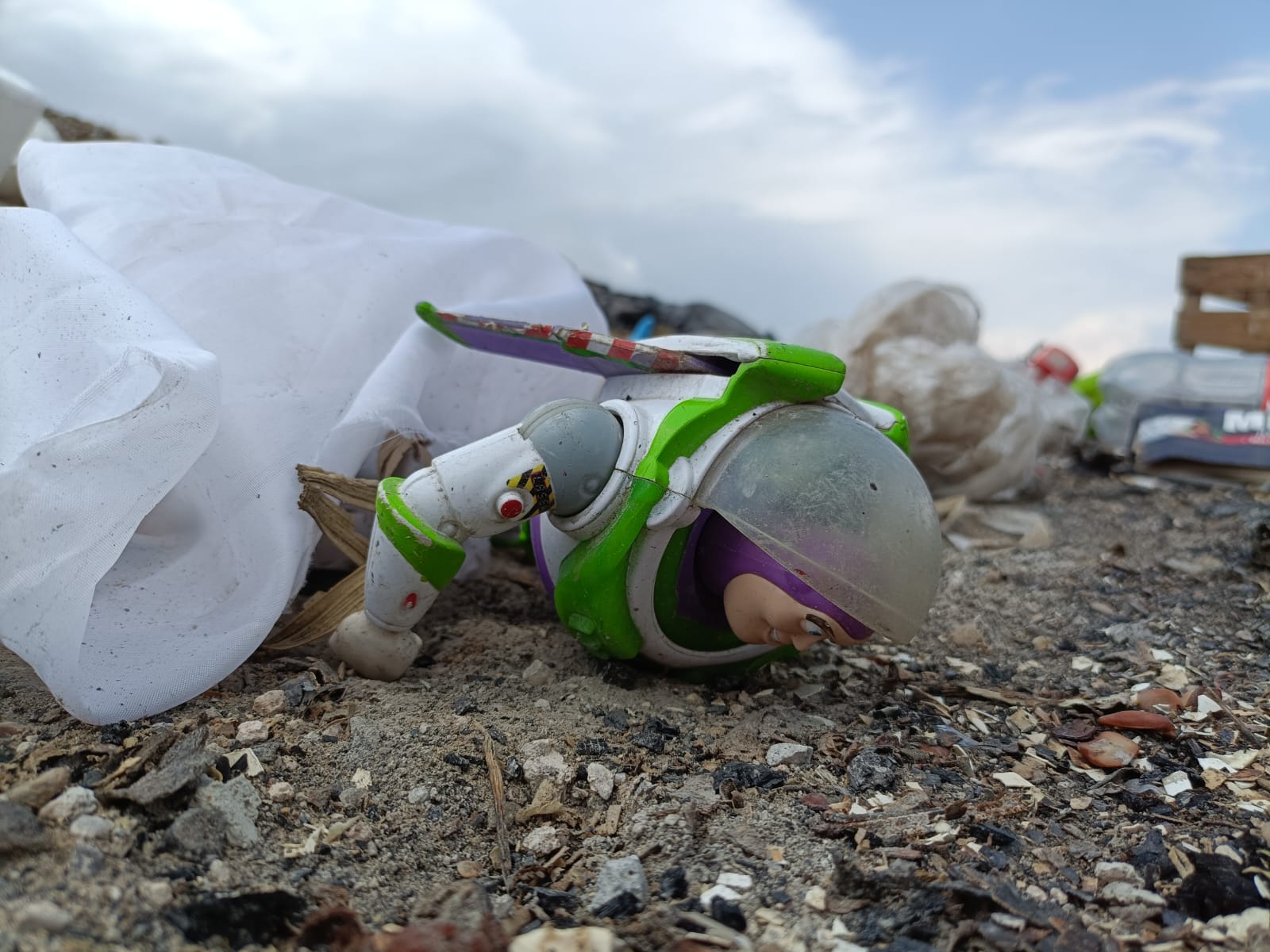 Basura, quema y sin permisos… crece preocupación en comunidad de Doxey