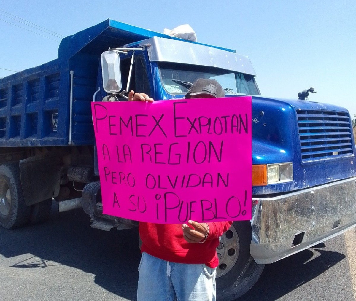 La protesta escala: piden obras, servicios y atención directa mientras la vialidad sigue bloqueada