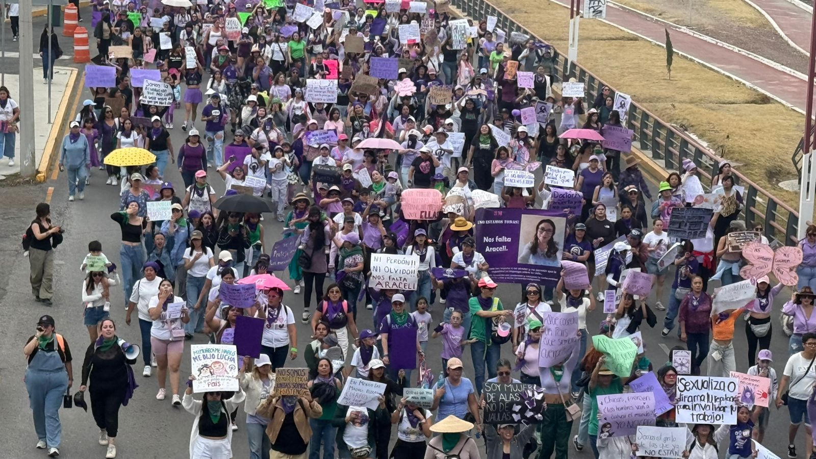 Rituales, tambores, consignas y denuncias marcaron la jornada del 8M en Pachuca. Así se vivió la movilización.