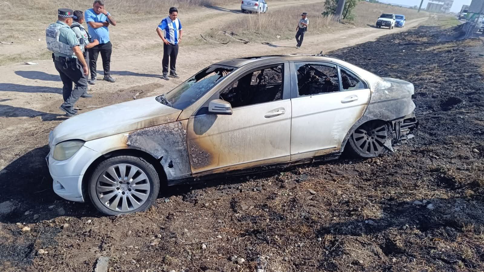 Auto se incendia por calor en la México-Pachuca