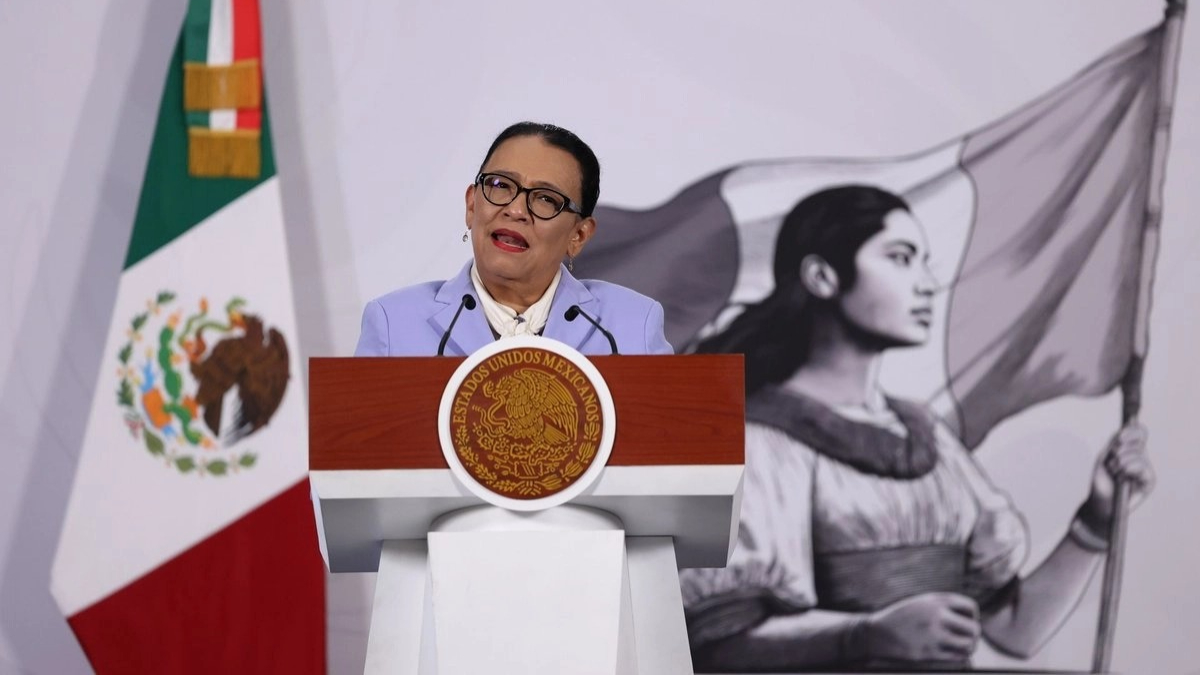 La titular del Ejecutivo asiste a la cumbre a invitación del mandatario español.