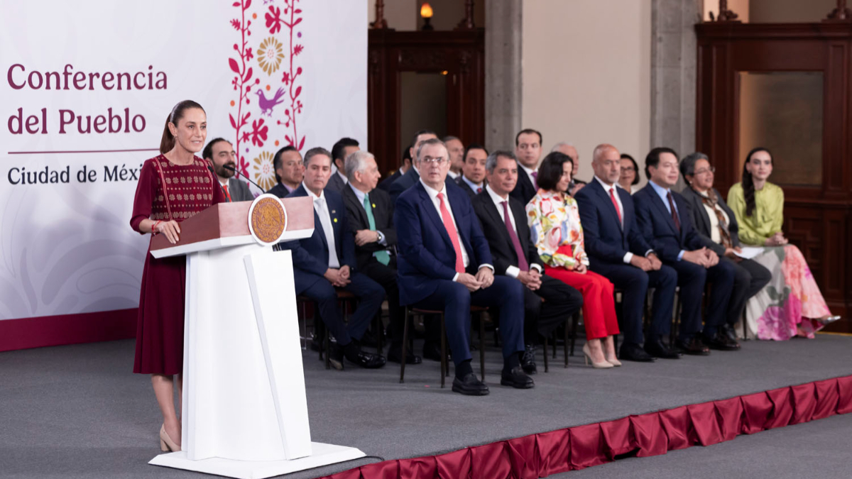 Sheinbaum confirma acuerdo con gasolineros para mantener el diésel en 27 pesos y evitar que suba a 35 por crisis internacional.