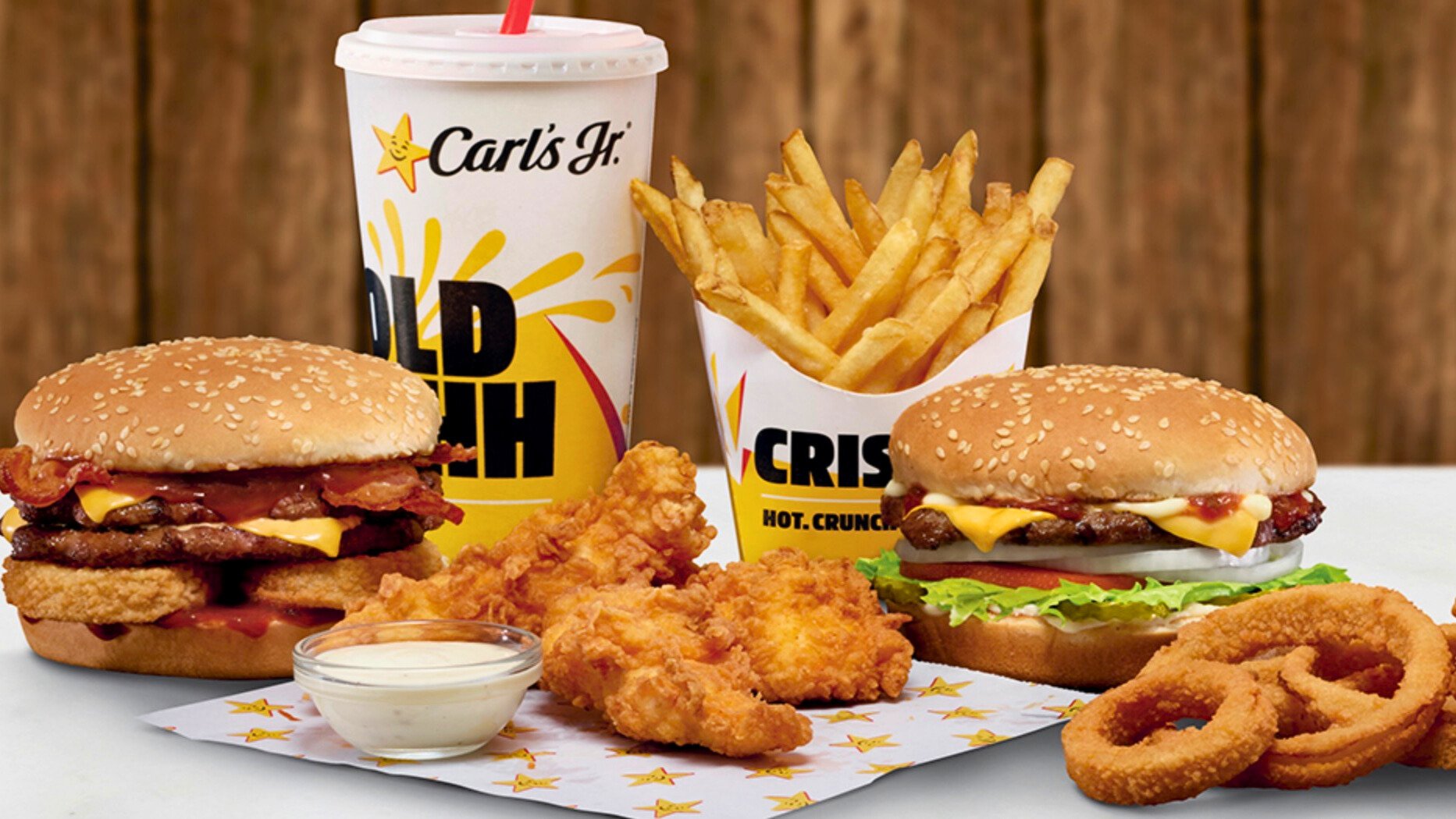 Este 30 de abril hay comida gratis. Así puedes llevarte una hamburguesa en Carl’s Jr sin pagar extra