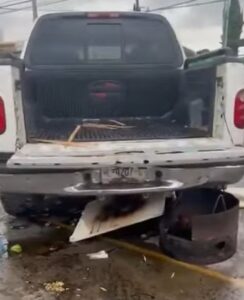 La camioneta chocó contra el puesto de comida provocando que un cazo hirviendo cayera sobre la menor