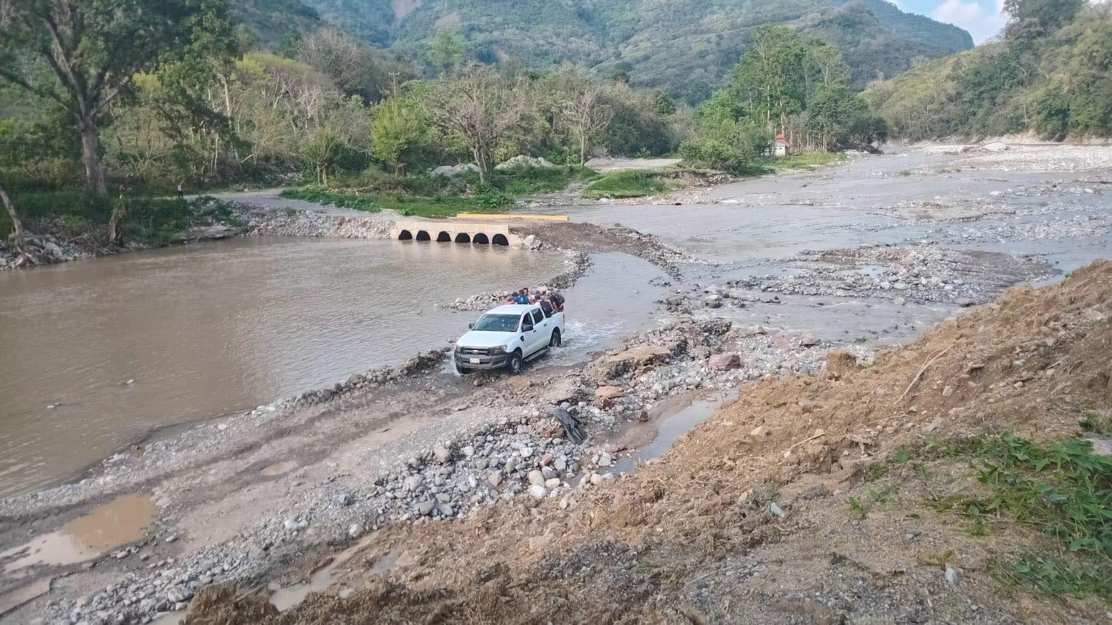 Otra vez incomunicados; la lluvia arrastró el puente y volvió a dejar aisladas a comunidades