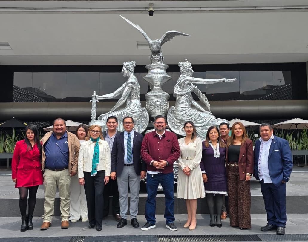 Ricardo Crespo encabeza reunión de bancada con dirigente de Morena en Hidalgo