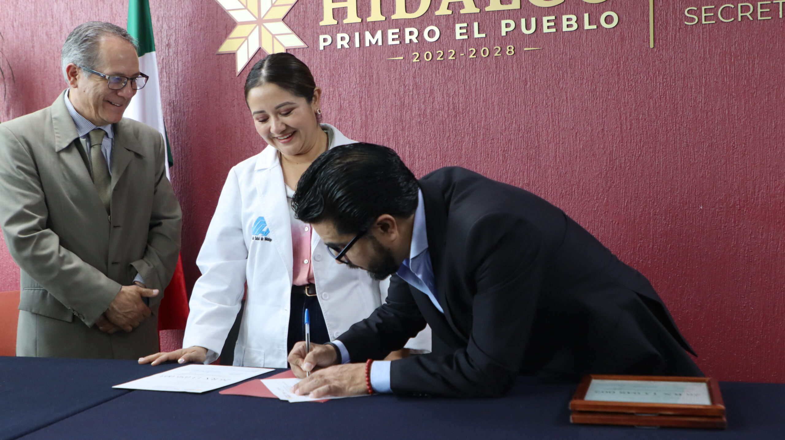 Entrega de licencias sanitarias a hospitales IMSS-Bienestar en Hidalgo