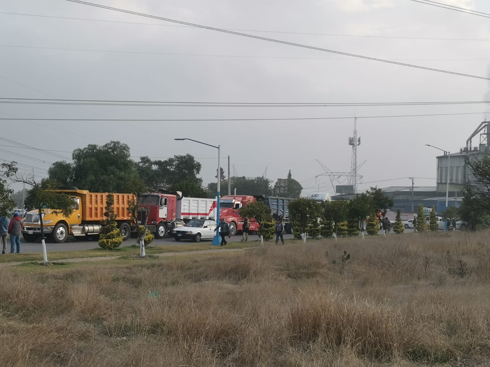 Transportistas exigen ser incluidos en obras de la Central de Ciclo Combinado Tula II