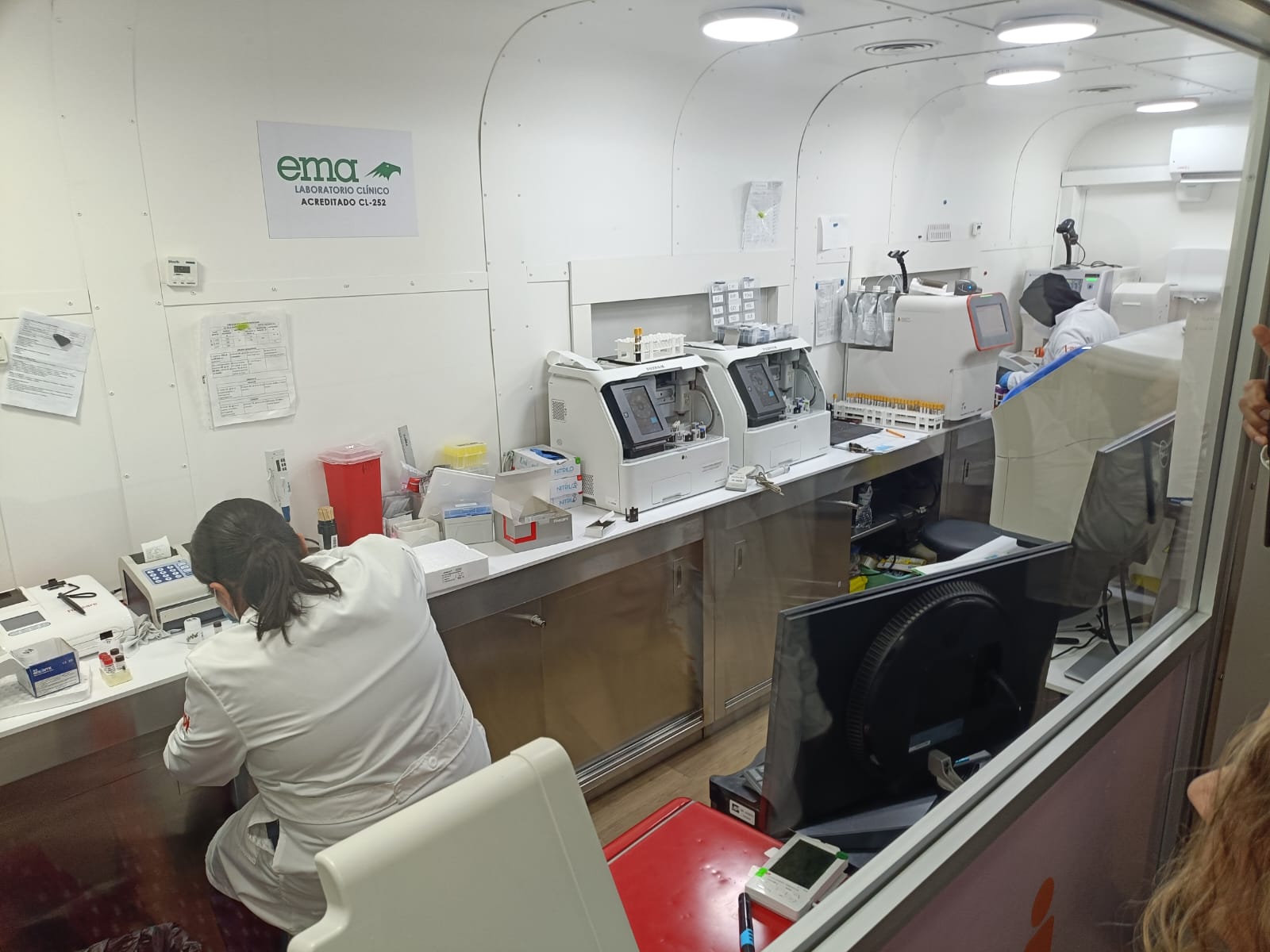 Desde la madrugada se forman: así puedes atenderte gratis en el Dr. Vagón antes de que se vaya