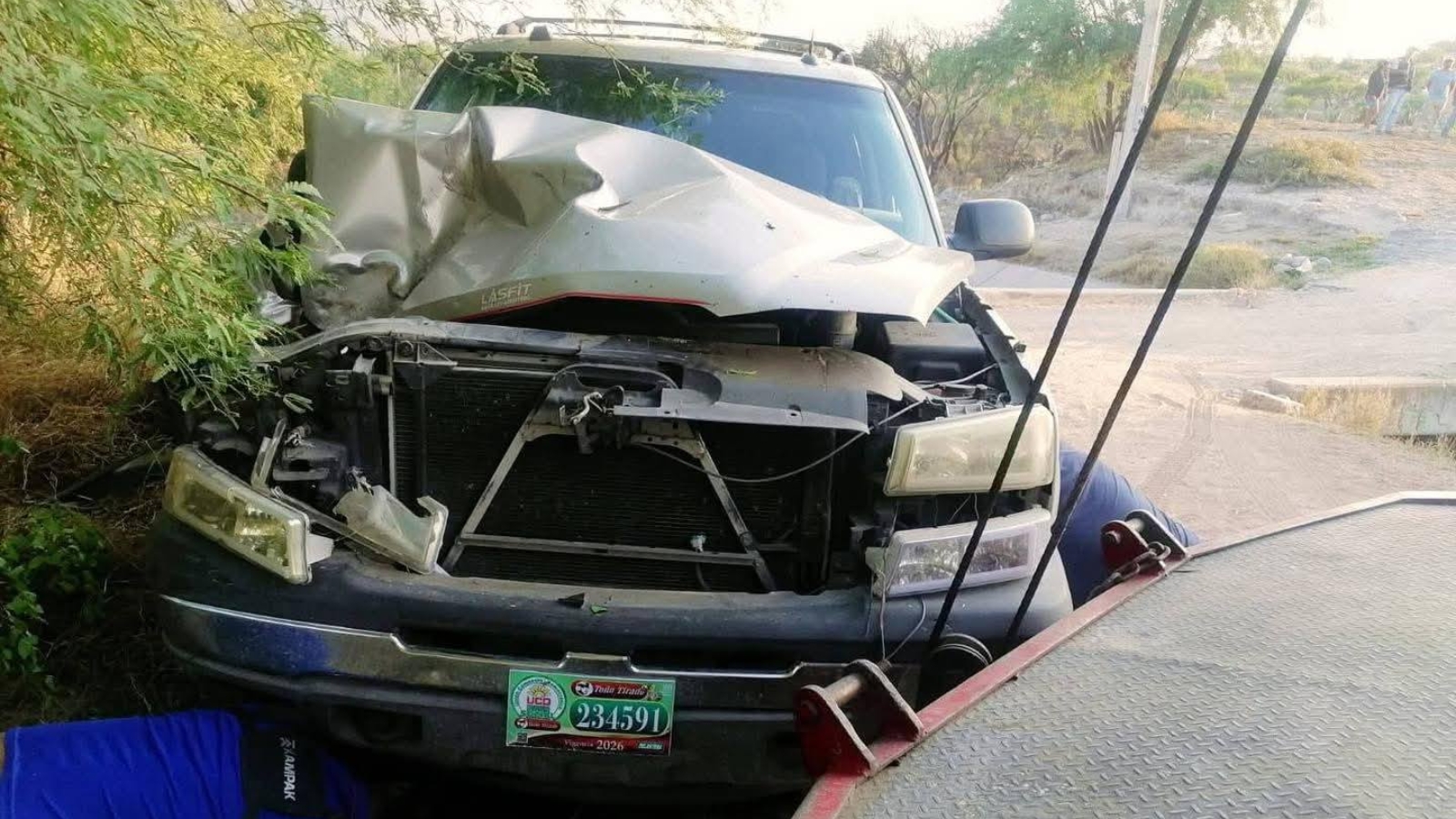 ¡Dejó a dos menores! Conductor arrolla a joven y huye en Ixmiquilpan