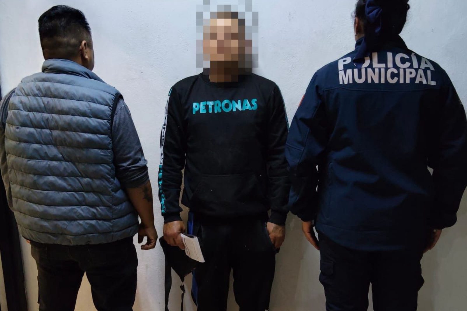 Un reporte por alteración del orden llevó a la captura de un hombre con orden de aprehensión por feminicidio en Hidalgo