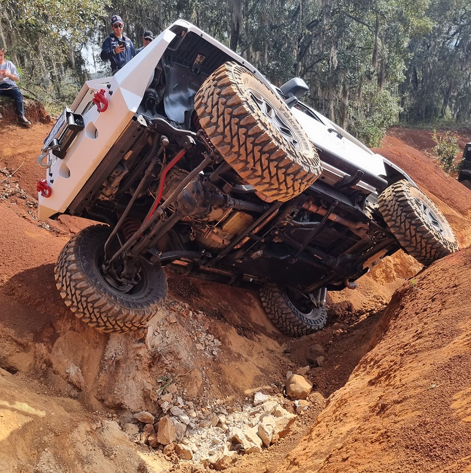 Vehículos 4x4 dejan huella en un paraje natural de Huasca