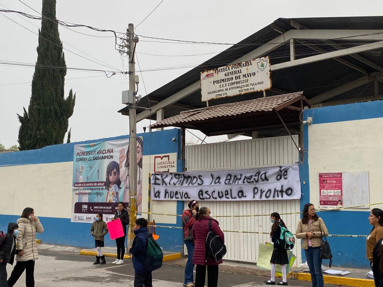 Prometieron millones pero la obra sigue abandonada; más de 300 alumnos siguen en riesgo