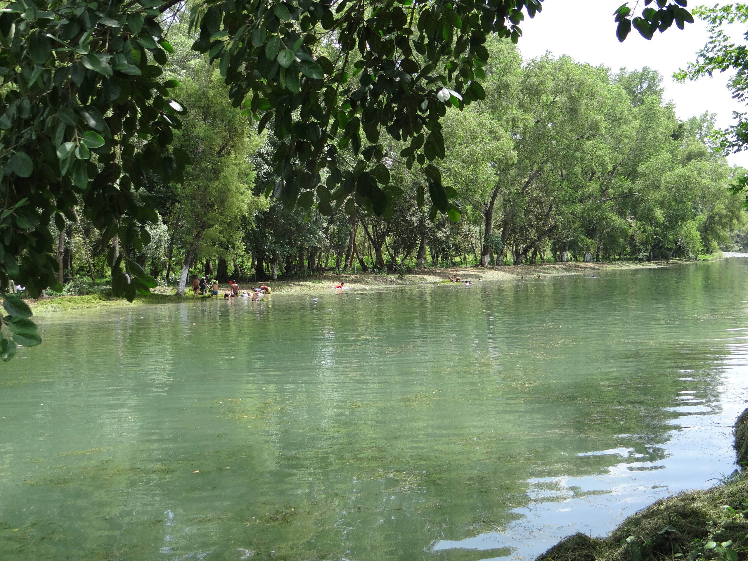 Vacaciones que terminan mal: un niño perdió la vida tras ingresar a una zona profunda sin supervisión en Huejutla.
