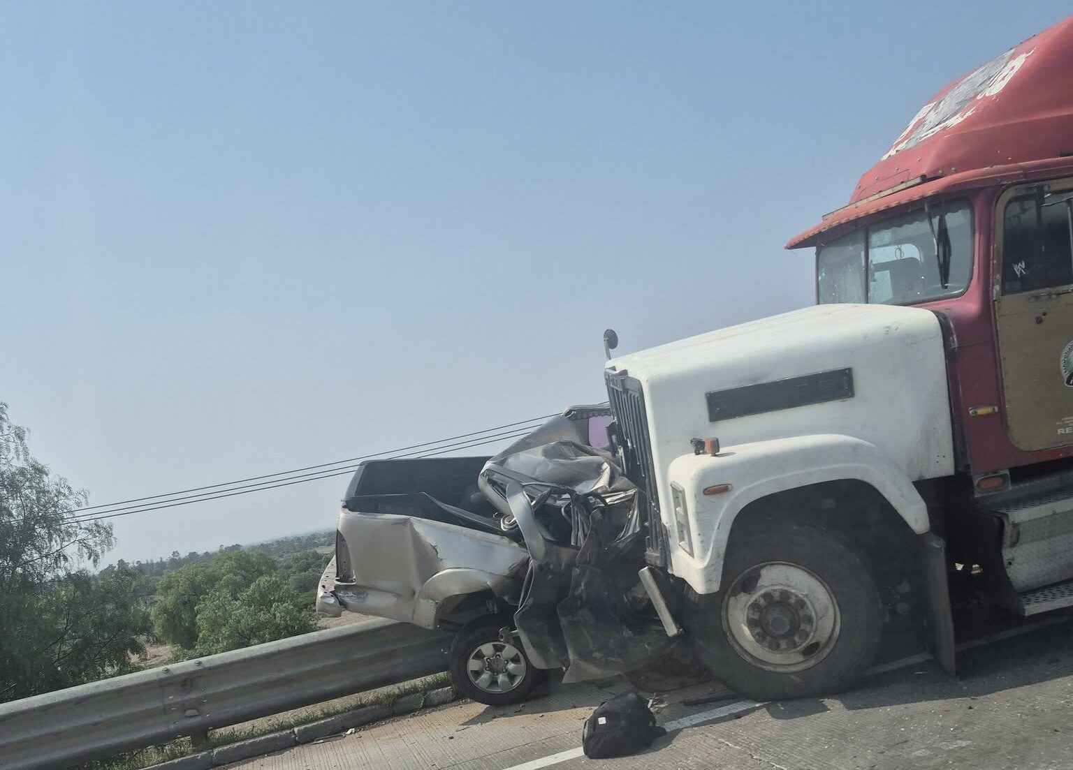 Camionte choca contra trailer en el Arco Norte