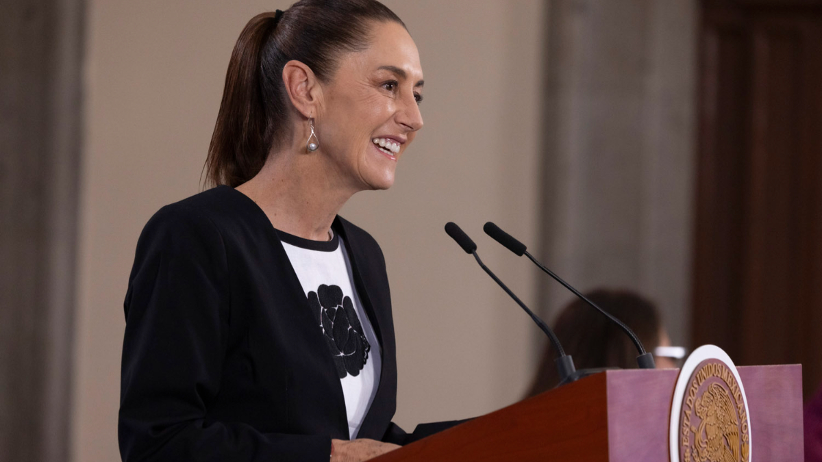 Claudia Sheinbaum negó actividad política de consulados mexicanos en EU y destacó récord histórico de empleo formal en México.