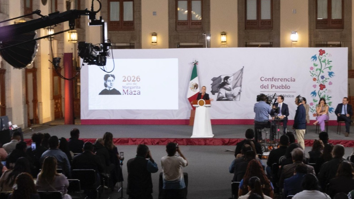 Claudia Sheinbaum aseguró que las nuevas medidas sobre remesas en Estados Unidos no representan un riesgo grave para migrantes mexicanos.