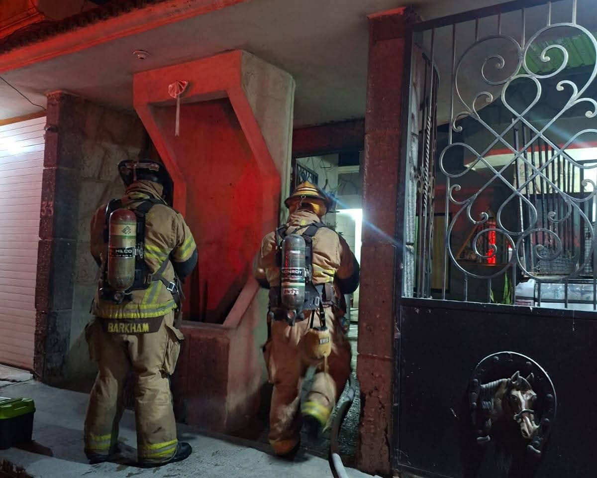 Bomberos contienen incendio en casa de Mixquiahuala