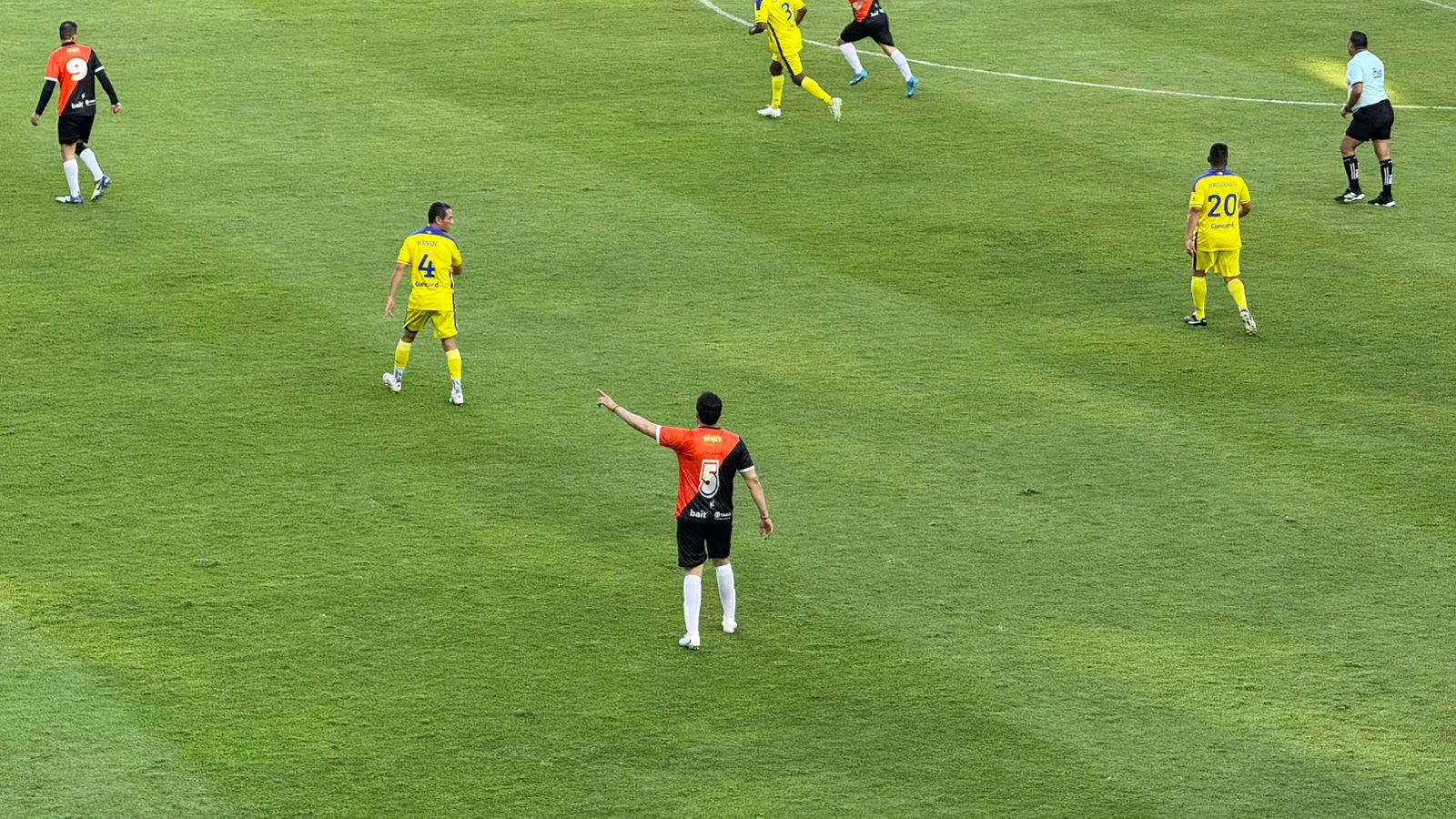 Alcalde Jorge Reyes juega en el partido de leyendas Pachuca vs América