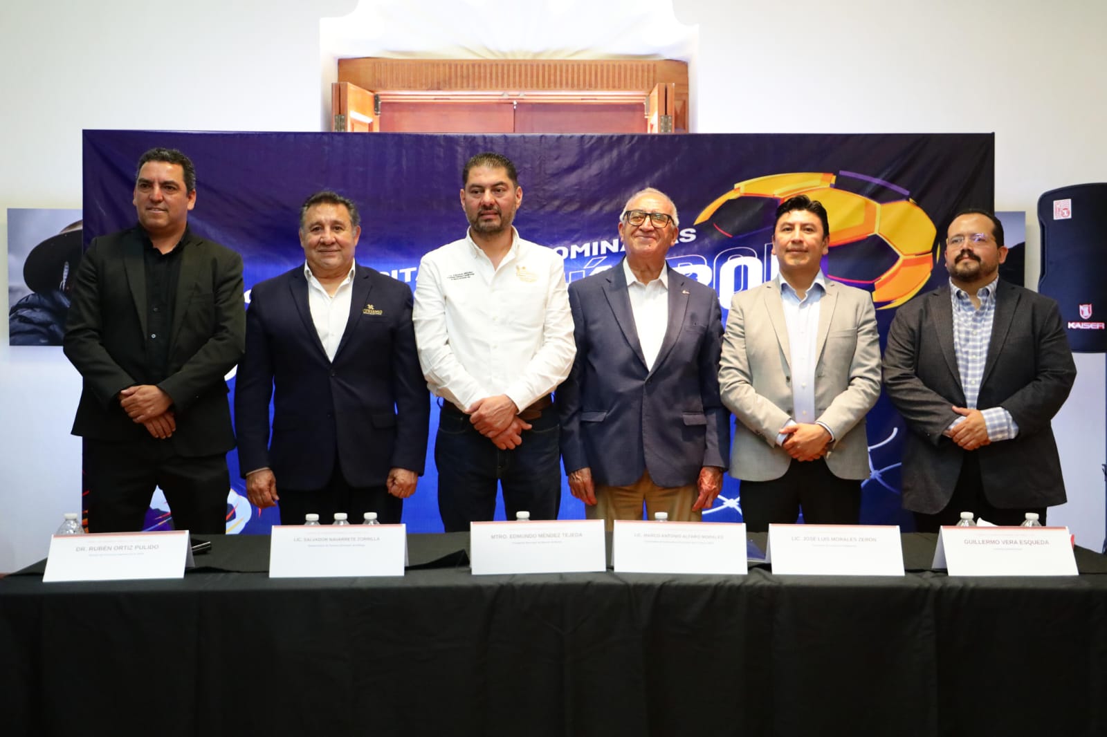 Torneo de dominadas en Real del Monte